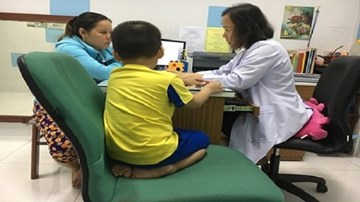 Trẻ bị bảo mẫu đánh có dấu hiệu bị “rối loạn ám ảnh sợ”