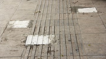 Hà Nội 'vá lại' đá vỉa hè bền vững 70 năm