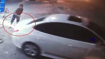 Tài xế ô tô 'quỵt' 900.000 đồng tiền đổ xăng ở Hà Nội