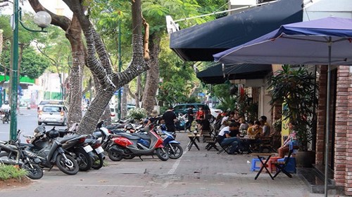 Có nên tăng giá trông giữ xe khi tăng phí thuê lòng đường, vỉa hè?