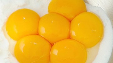 Vì sao chỉ ăn lòng đỏ trứng lại không tốt?