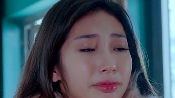 Khổng Tú Quỳnh bật khóc trước món quà kỷ niệm của Ngô Kiến Huy