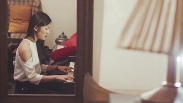 Hot girl nói 7 thứ tiếng tung mashup 3 hit Chi Pu bằng tiếng Anh 