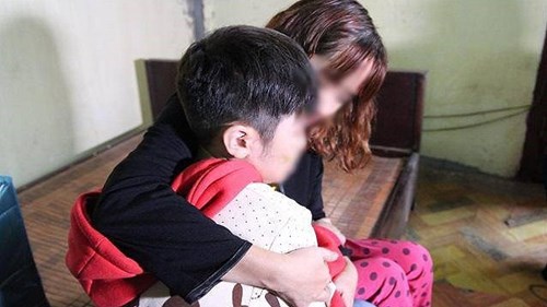 Chủ tịch Hà Nội chỉ đạo xử lý nghiêm vụ cháu bé bị bố đẻ và mẹ kế bạo hành
