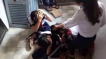 Ba học sinh lớp 7 bị hai nữ sinh lớp 9 đánh dã man