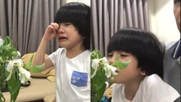 Con trai Duy Mạnh khóc nức nở khi nhìn thấy hoa héo