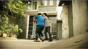 Màn trả thù tàn độc của gã hàng xóm
