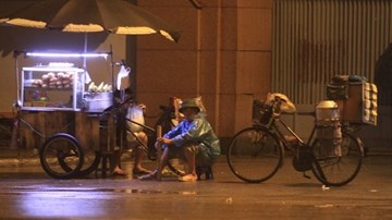 Nhọc nhằn mưu sinh giữa đêm đông