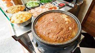 Hỏng đường ruột vì ăn pate 