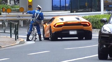 Cảnh sát dùng xe đạp truy đuổi siêu xe Lamborghini vượt đèn đỏ