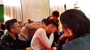 Sự thật về clip chàng trai khóc nức nở trong đám cưới người yêu cũ