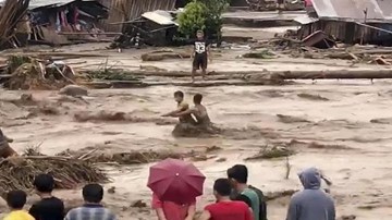 Bão Tembin càn quét Philippines: Những hình ảnh khủng khiếp