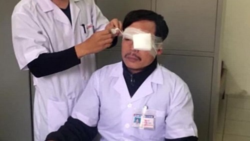 Thái Bình: Đang cấp cứu, bác sỹ bị người nhà bệnh nhân đấm vào mặt