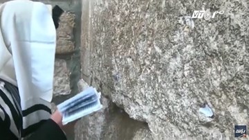 Bộ trưởng nông nghiệp Israel lập đàn cầu mưa