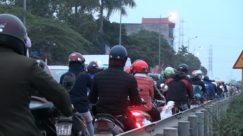 Đường vào nội thành Hà Nội ùn tắc sau kỳ nghỉ lễ
