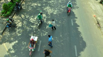 Có thể bị phạt tù tới 15 năm, phạt tiền hàng tỷ đồng, người đi bộ vẫn thờ ơ