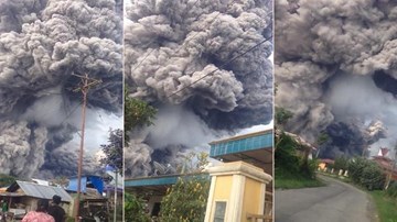 Ớn lạnh cảnh núi lửa phun cột khói đen kịt như tận thế ở Indonesia