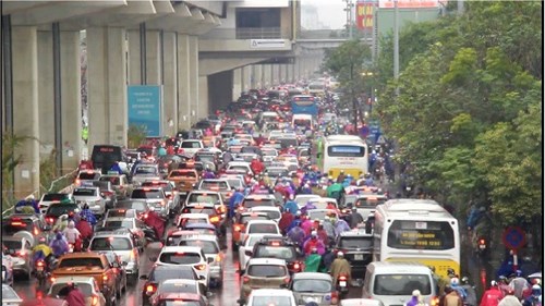 Hà Nội mưa rét: Ô tô dàn hàng 6, xe máy 