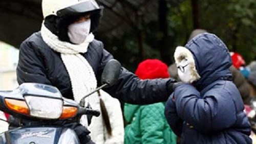 Thời trang đi học của trẻ em Hà Nội trong ngày rét hại dưới 10 độ C