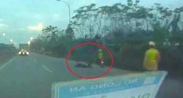 Xe máy 'chạy chốt', tông cảnh sát cơ động ngã văng ở Vĩnh Phúc