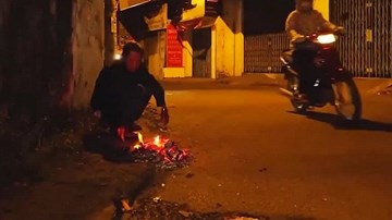 Khuyến cáo không đốt lửa trên hè phố để chống rét