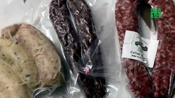 Mang theo 3 túi xúc xích, du khách bị cấm nhập cảnh vào New Zealand