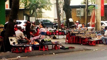 Vỉa hè dành cho ai?