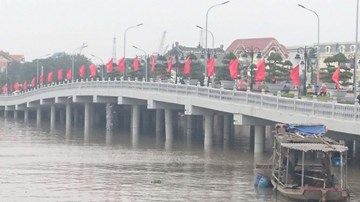 Hải Phòng: Cầu Tam Bạc bị đâm hỏng