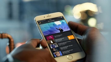 Biến iPhone trở về thời đen trắng để cai nghiện điện thoại?