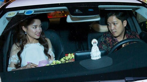 Trường Giang và Nhã Phương về chung nhà sau màn cầu hôn bất ngờ
