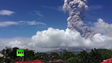Núi lửa hoạt động mạnh nhất Philippines phun cột tro bụi cao nhiều km