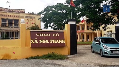Cán bộ xã đưa vợ con vào danh sách hộ nghèo