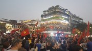 Sắc đỏ nhuộm tràn 2 đầu đất nước,  mừng U23 Việt Nam tiến vào chung kết