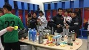 Cầu thủ U23 Việt Nam ăn mừng chiến tích lịch sử trong phòng thay đồ