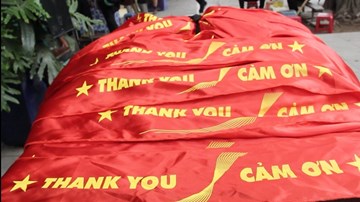 20.000 băng rôn cảm ơn chờ đội tuyển U23 chiến thắng