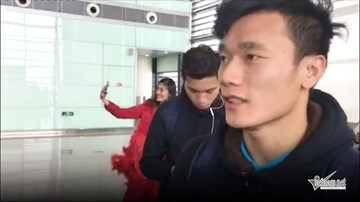 Phỏng vấn nhanh thủ môn Bùi Tiến Dũng tại sân bay Thường Châu
