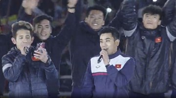 Các tuyển thủ U23 hát vang 'Niềm tin chiến thắng' tại Mỹ Đình