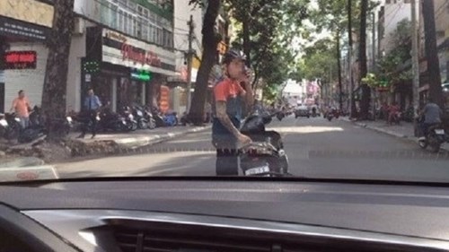 Vờ va chạm ô tô để trộm, cướp