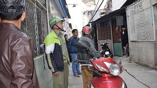 Tên cướp điên cuồng chống trả công an