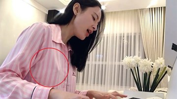 Angela Phương Trinh 'thả rông' vòng 1, vừa đàn vừa hát gây sốt