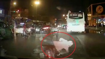 'Ninja Lead' rẽ không quan sát, va chạm liên hoàn với 2 ô tô