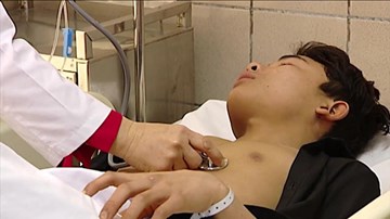 Vừa uống rượu vừa hút thuốc lào, nam thanh niên phải cấp cứu