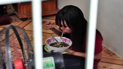 Tâm sự đẫm nước mắt của công nhân phải mua nợ gạo ăn Tết