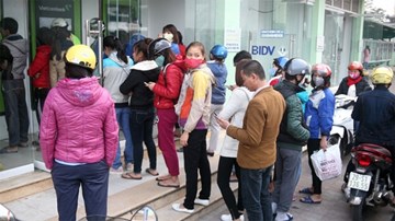 Khổ như đi rút tiền ATM ngày cận Tết