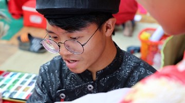 Ông đồ 18 tuổi ở phố thư pháp Sài Gòn