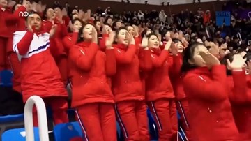 Đội quân mỹ nữ Triều Tiên 'đốt cháy' khán đài Olympics