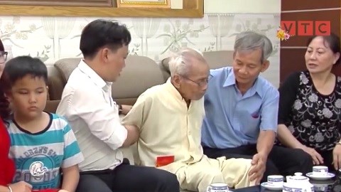 Vì sao người Việt phải mừng tuổi, lì xì đầu năm mới?