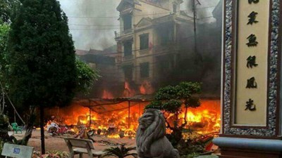 Lạng Sơn: Cháy dữ dội ở đền Mẫu Đồng Đăng ngày mùng 5 Tết