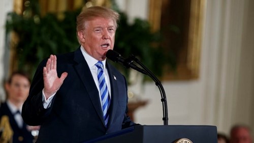 Tổng thống Trump muốn trang bị súng cho giáo viên