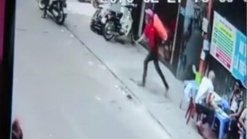 Việt kiều Đức không thể về nước vì bị giật túi xách ở phố Tây
